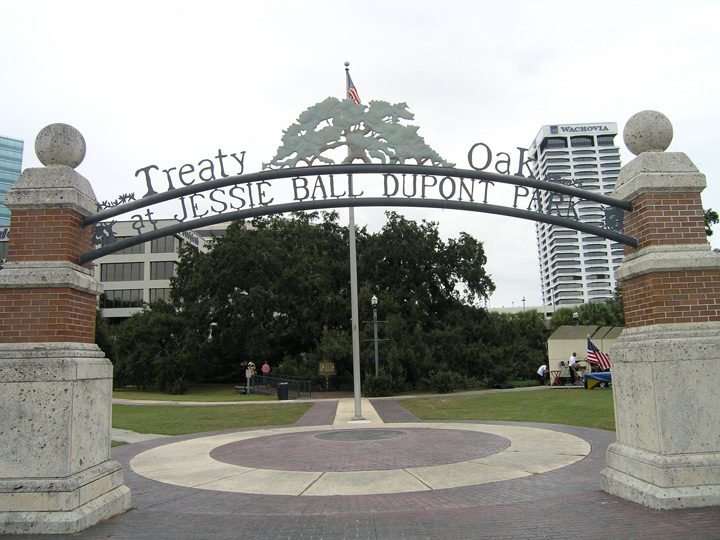 Entrance to Jessie Ball duPont Park